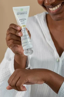 Sale Gommage éclat visage à l’algue brune Gommage & Peeling