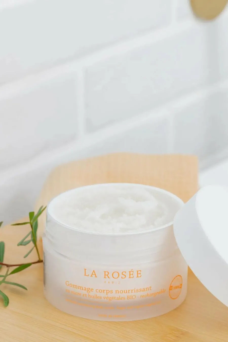 New Gommage corps nourrissant rechargeable au sucre et aux huiles végétales BIO Gommage & Exfoliant