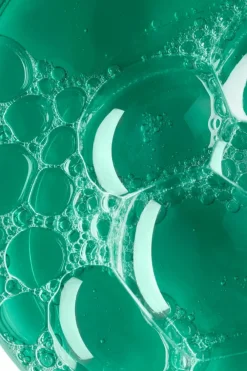 Shampoing traitant et rééquilibrant antipelliculaire au Galanga Shampoing|Cheveux & Cuir Chevelu Sensible